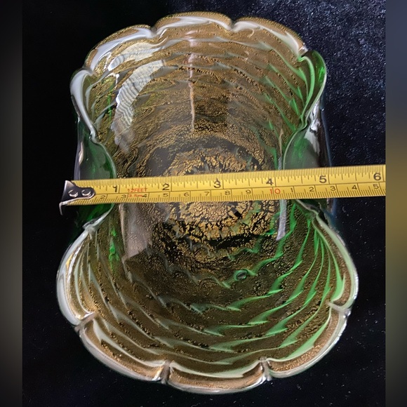 Murano Glass Green Cased Pinch Bowl w/ White & Gold Aventurine Speckle Interior - Picture 10 of 11